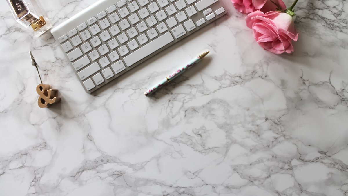 Бело розовый мрамор