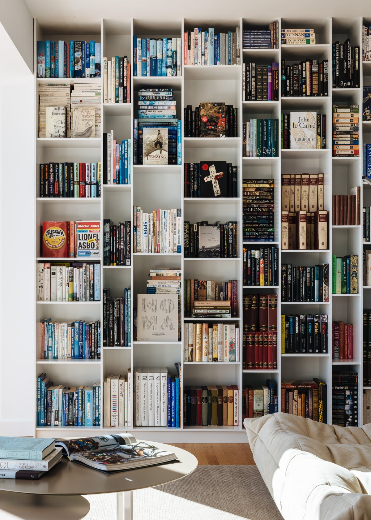 Красивые книжные полки и стеллажи