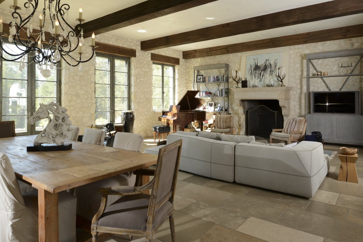 Декоративные потолочные балки в интерьере