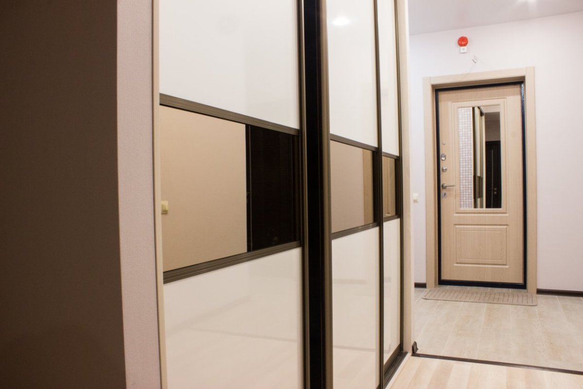 Большой шкаф в прихожую с котлом