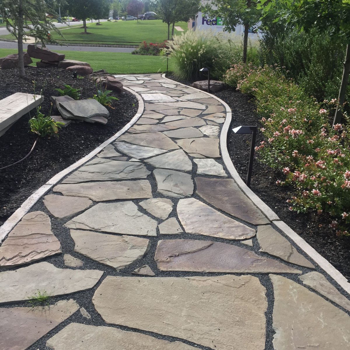 Плитняк пошаговая дорожка