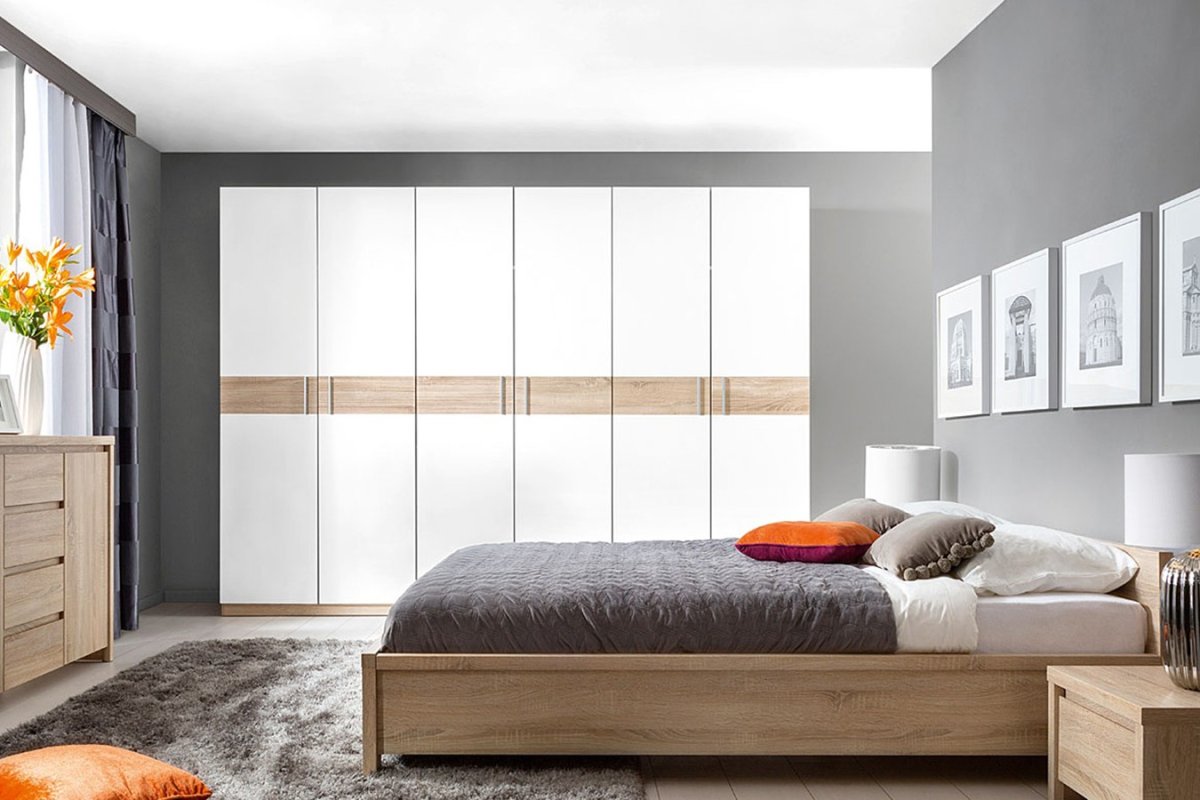 Синий шкаф в спальне