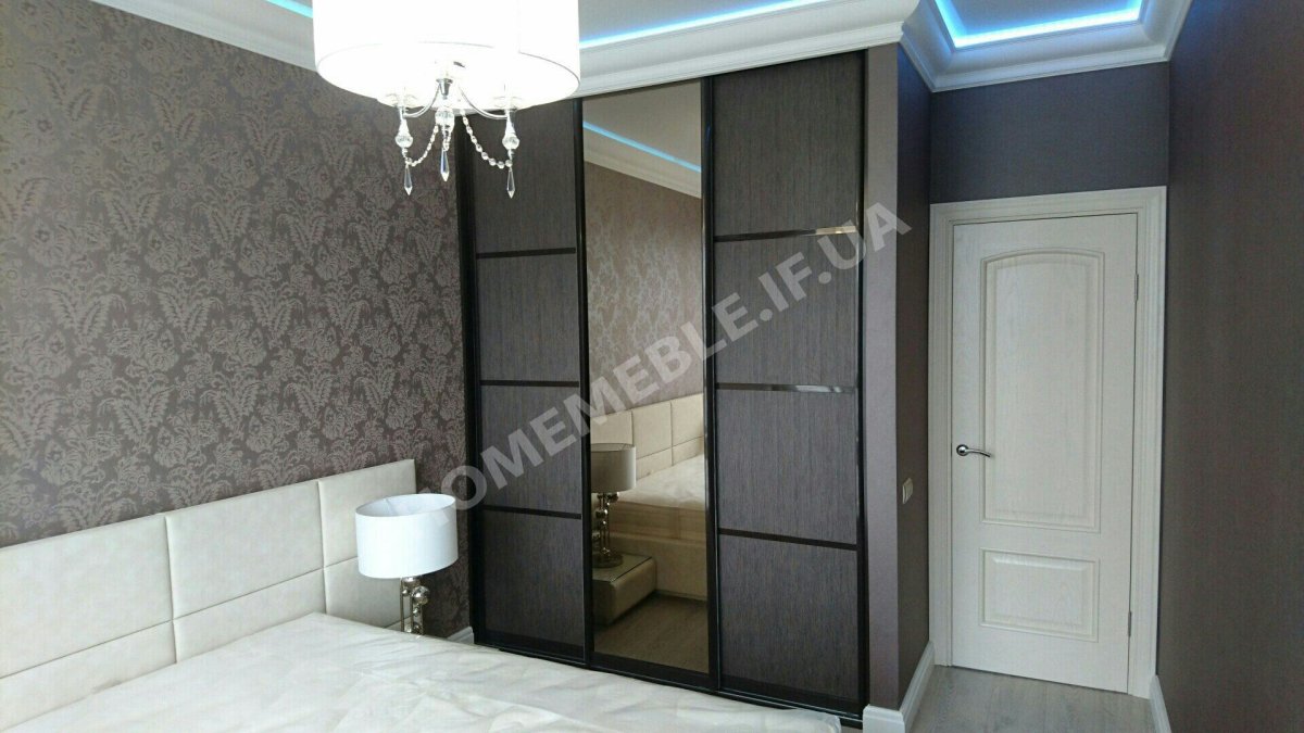 Угловой шкаф-купе в спальню