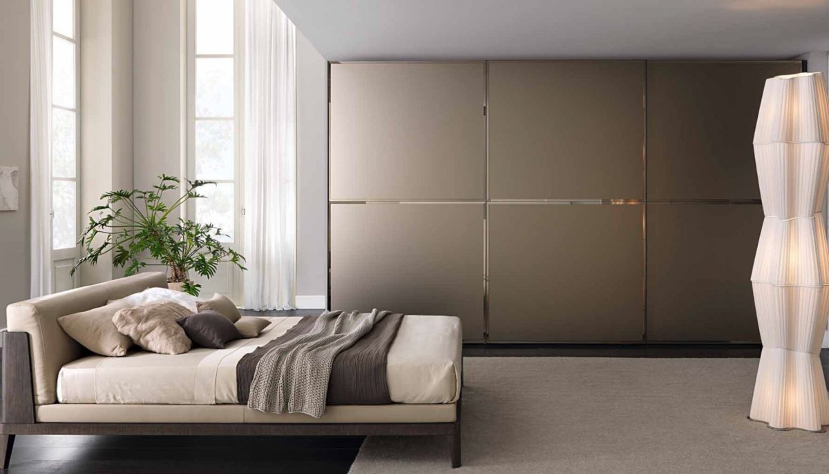 Спальня в скандинавском стиле с гардеробной