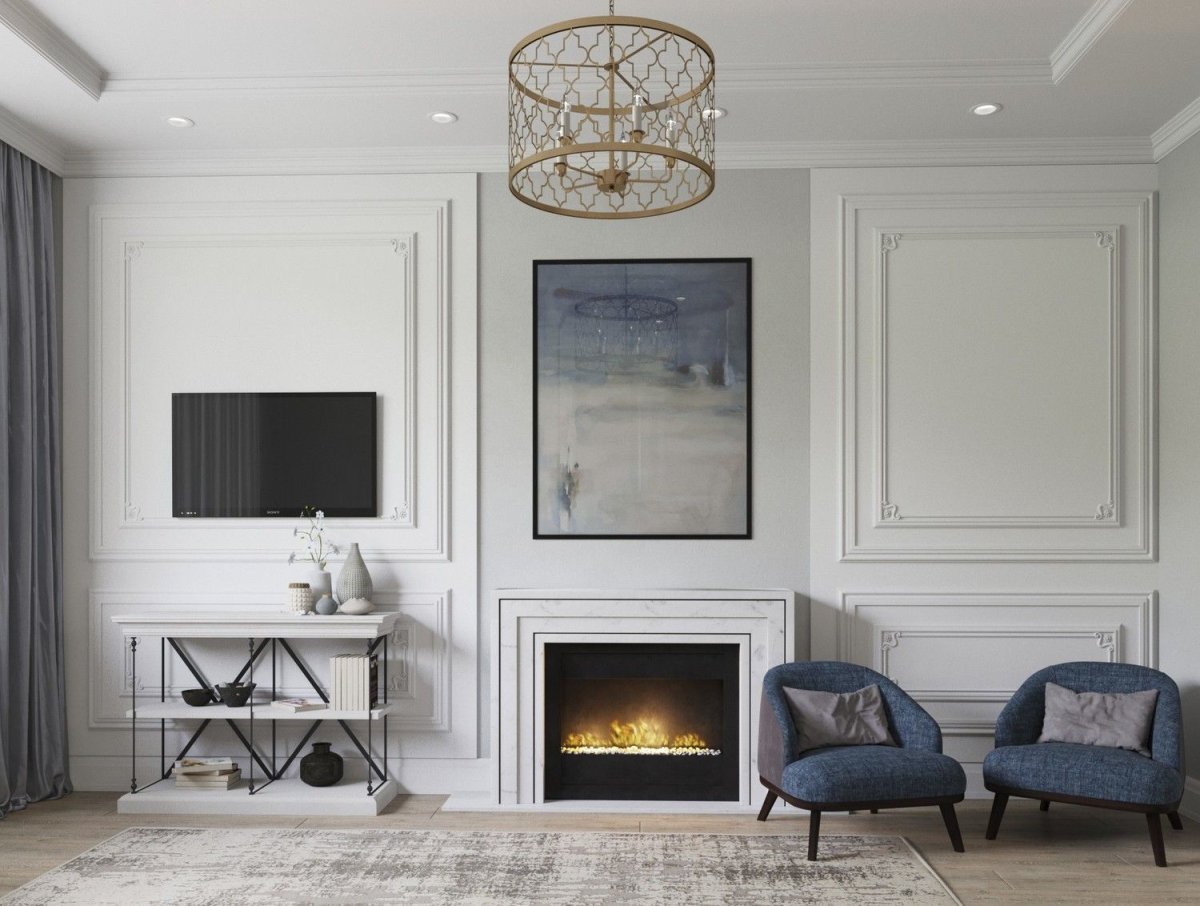 Камин и молдинги на стенах