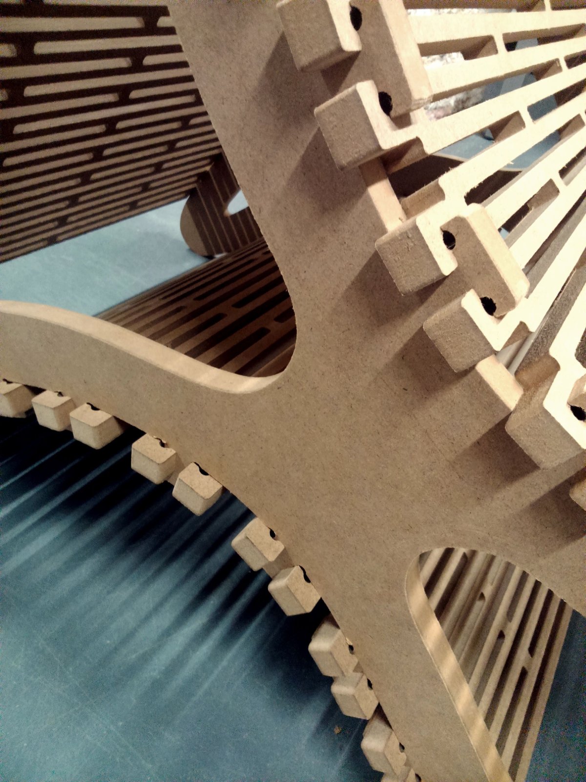 Полки из ламинированной фанеры