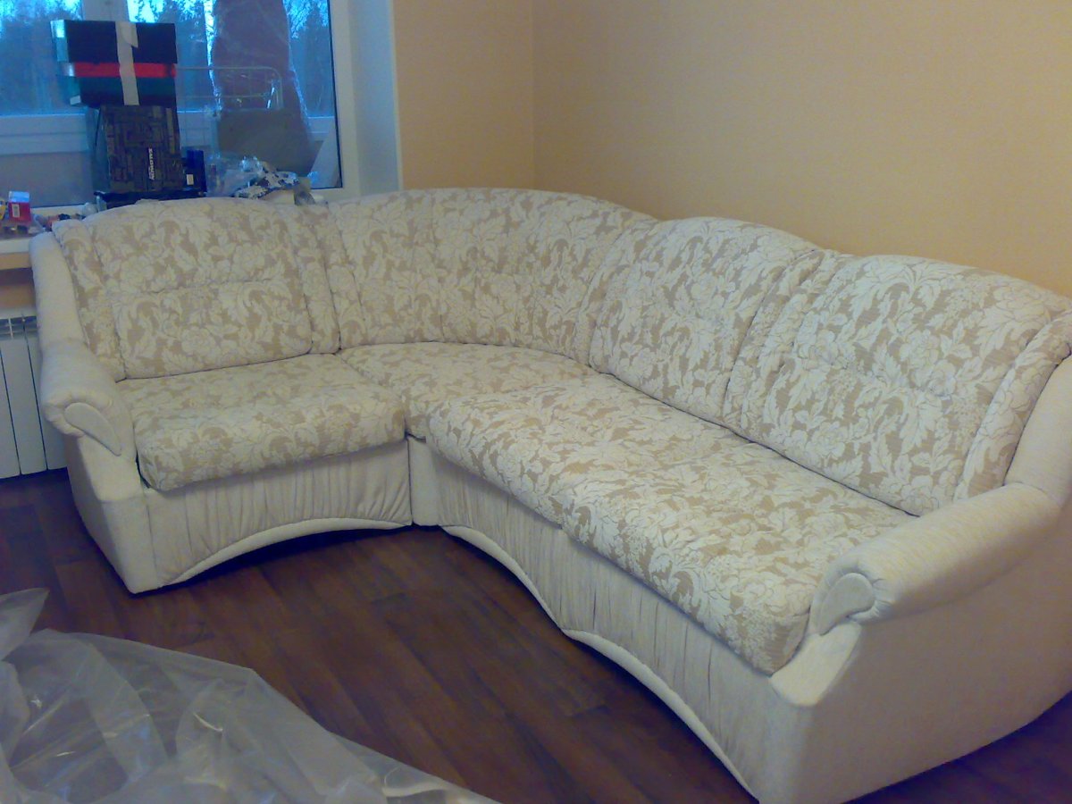 Обивка углового дивана на дому
