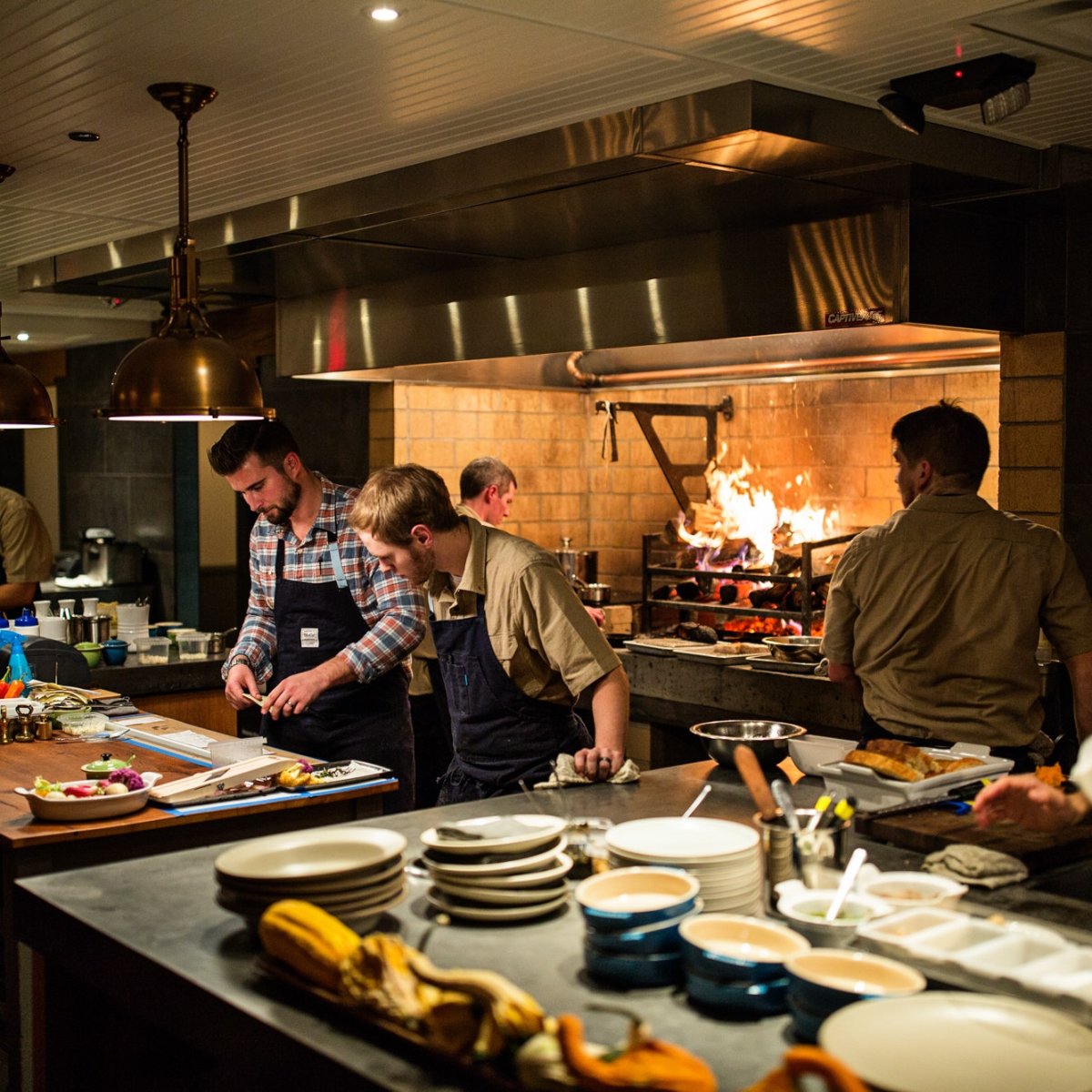 Мясной ресторан с открытой кухней