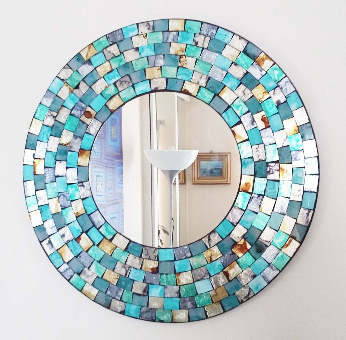Круглое зеркало с мозаикой