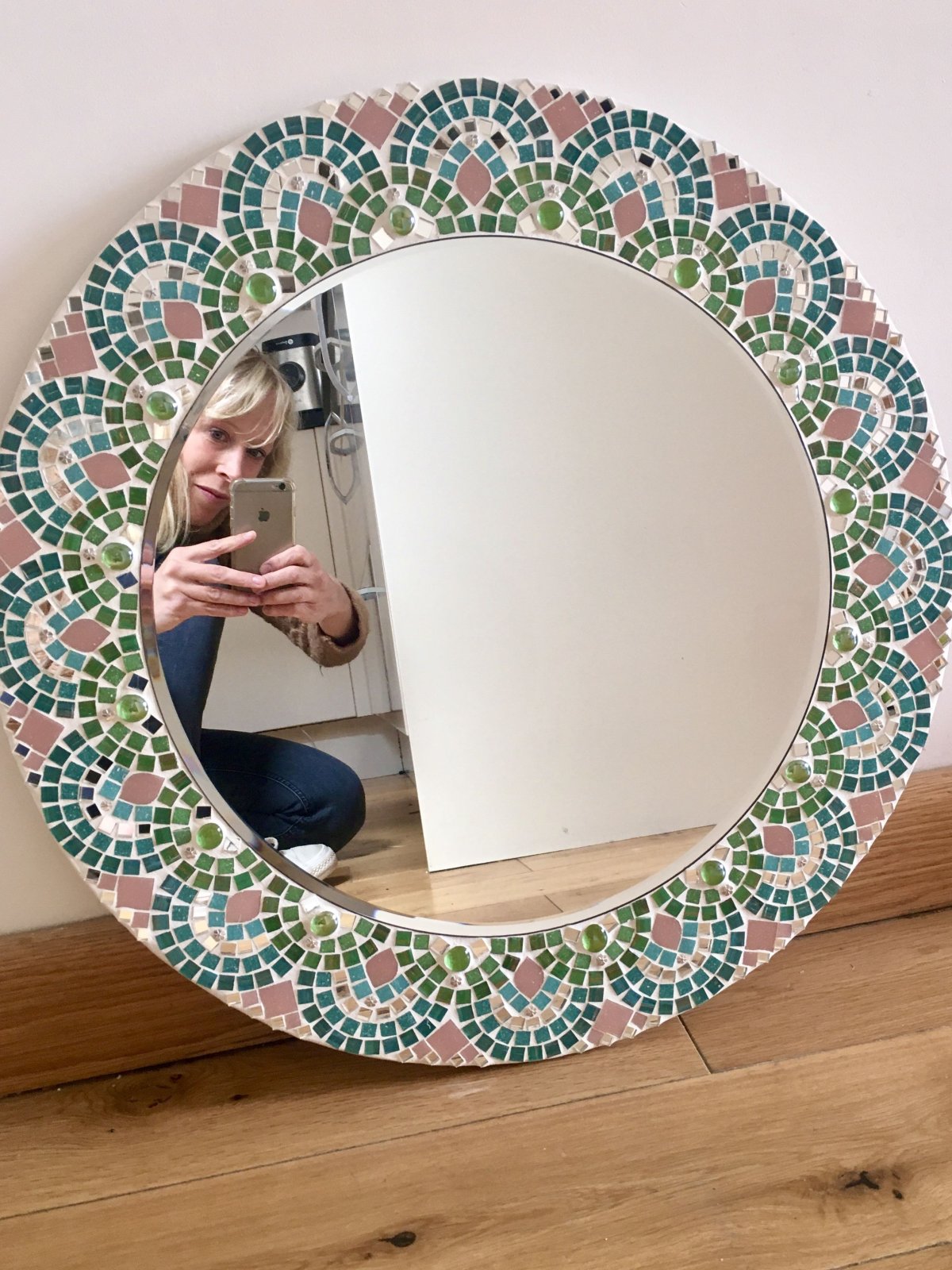 Украшение маленькими зеркалами