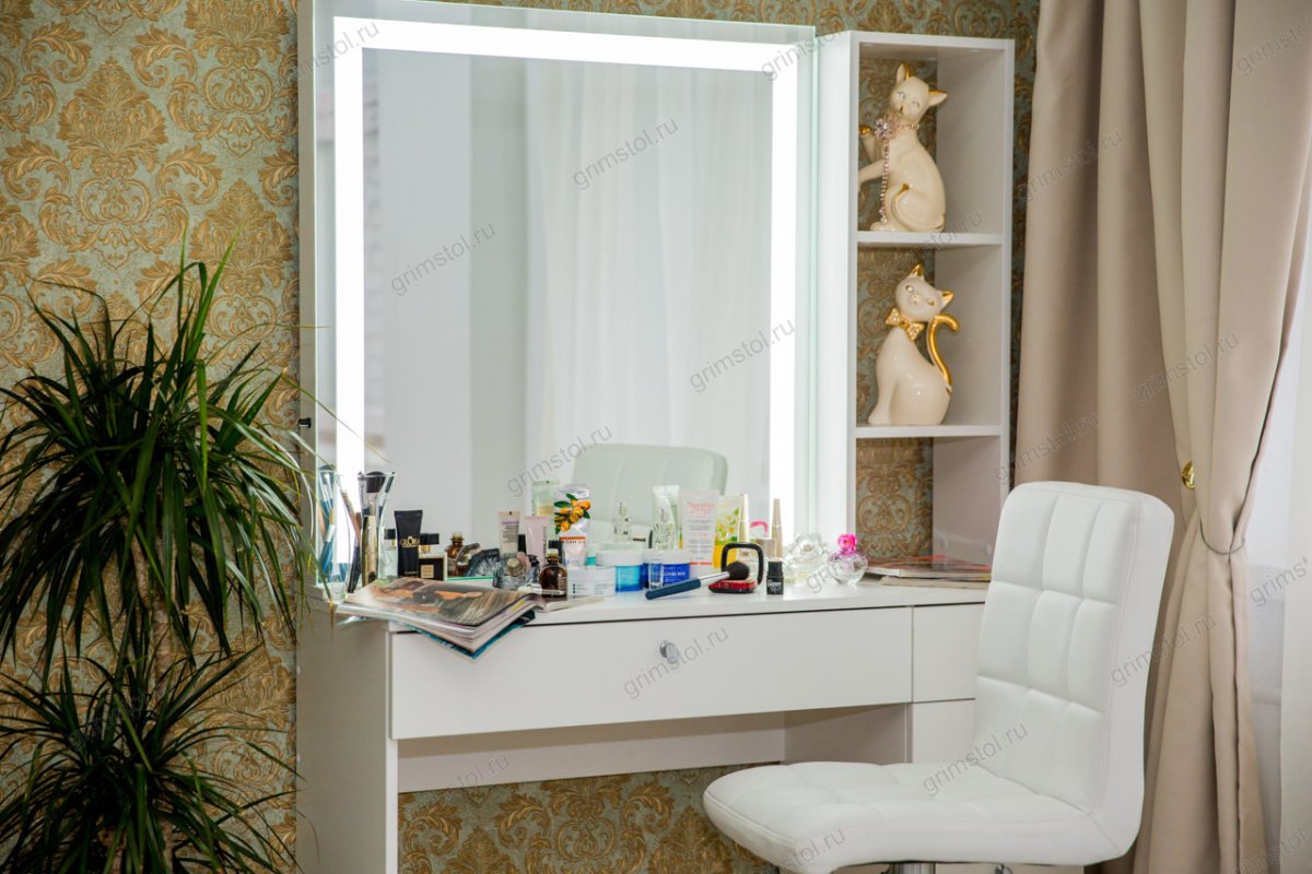 Угловой шкаф с туалетным столиком