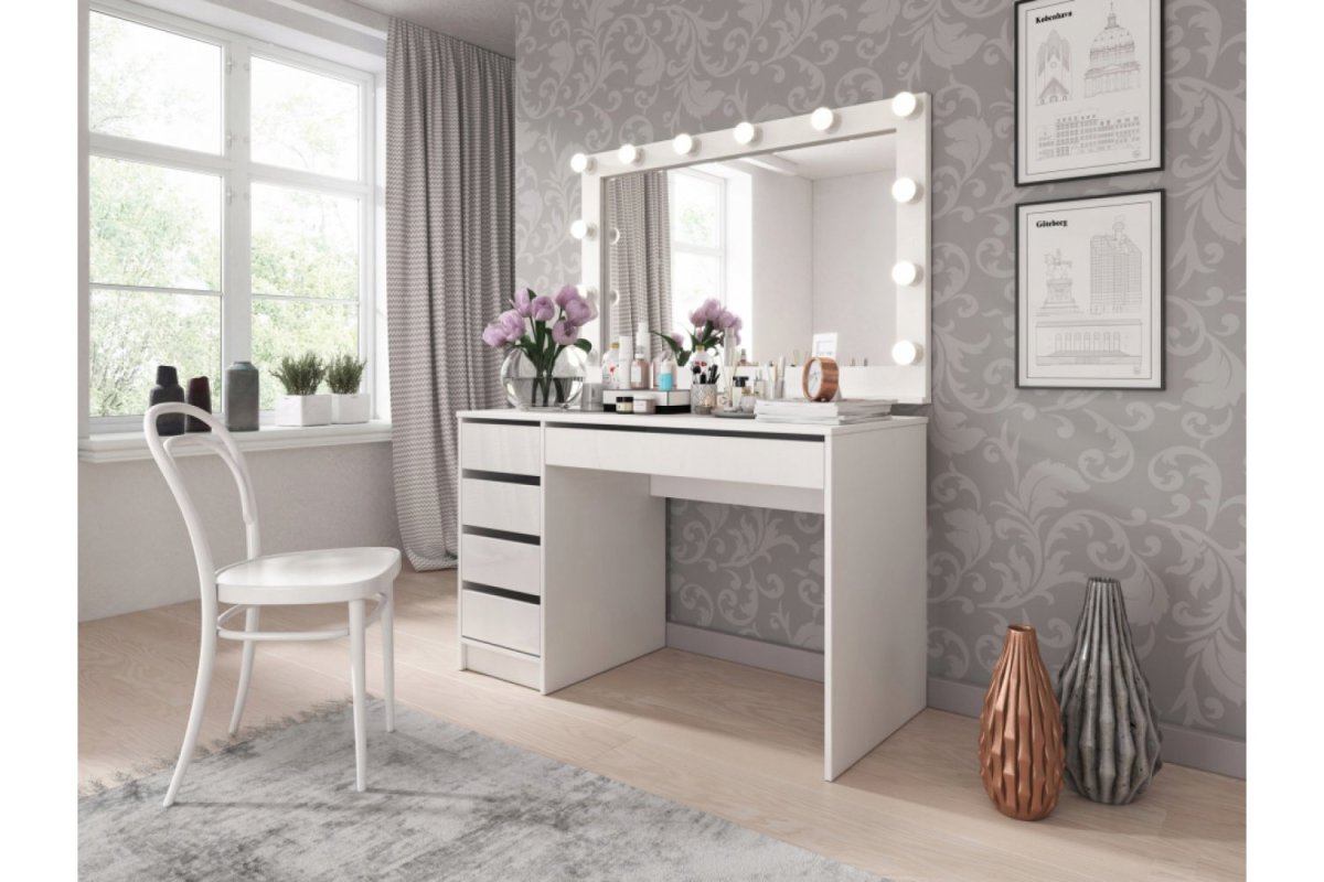 Столик туалетный с зеркалом и подсветкой led