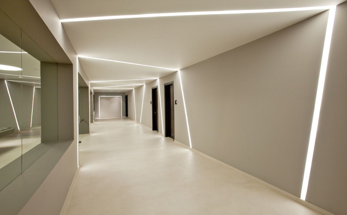 Вертикальная подсветка стен