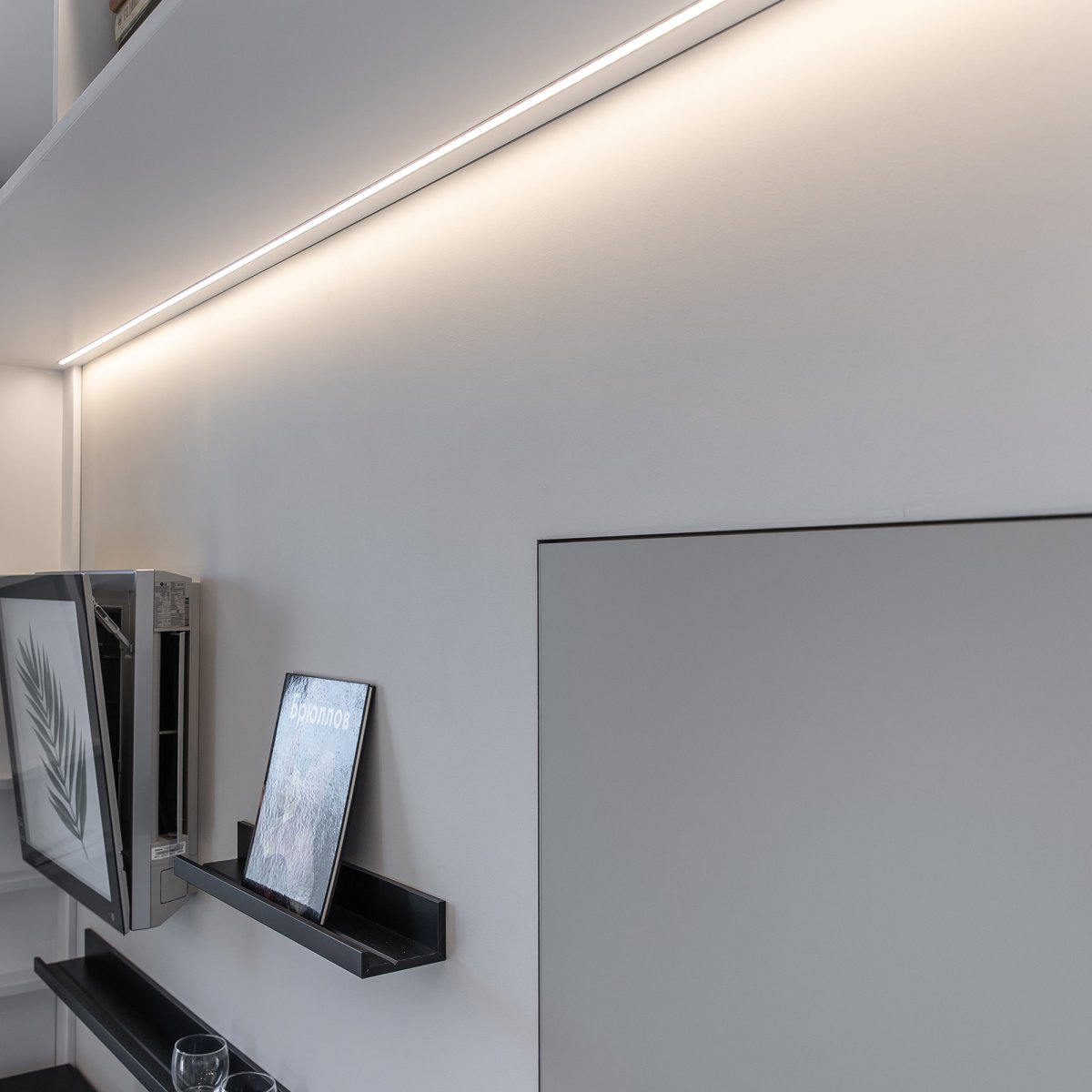 Линейные светильники для натяжных потолков