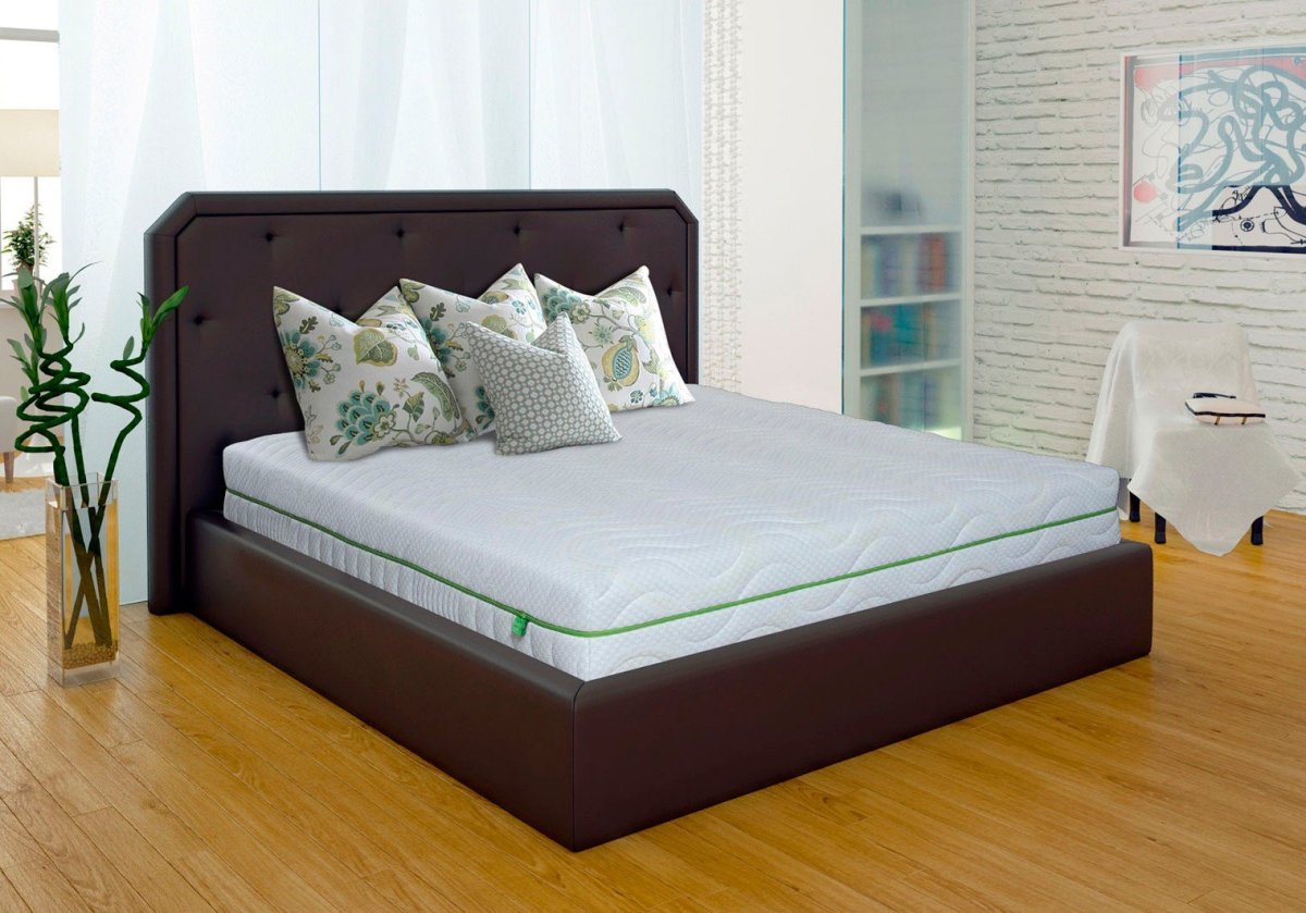 Белое постельное белье вид сверху