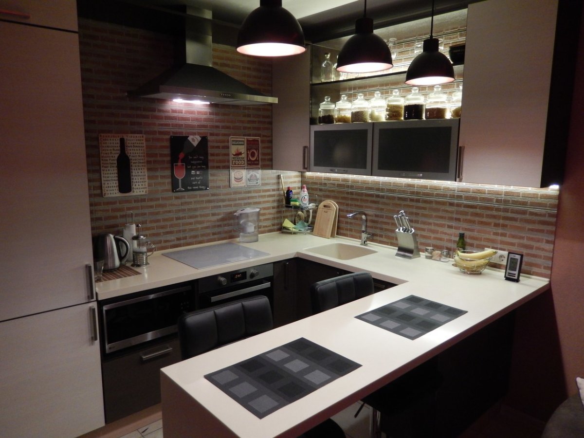 Кухонный гарнитур без верхних шкафов