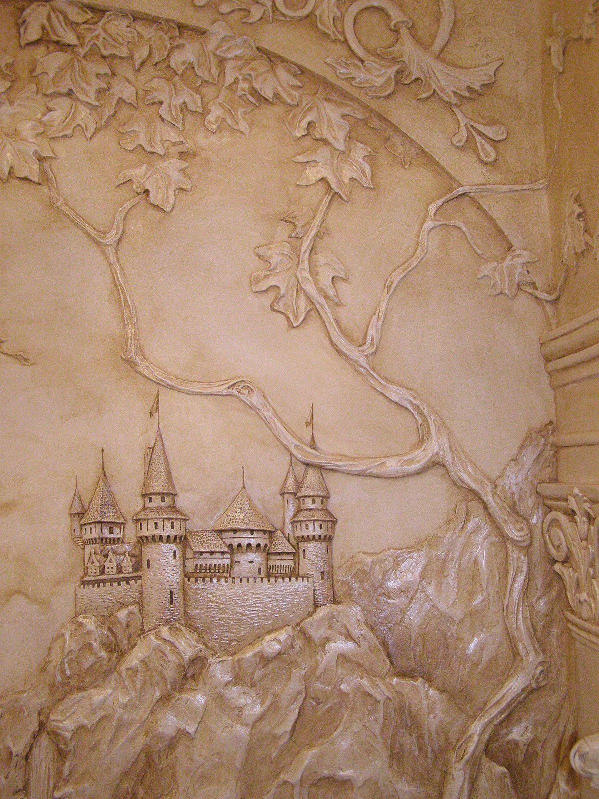 Барельеф замок
