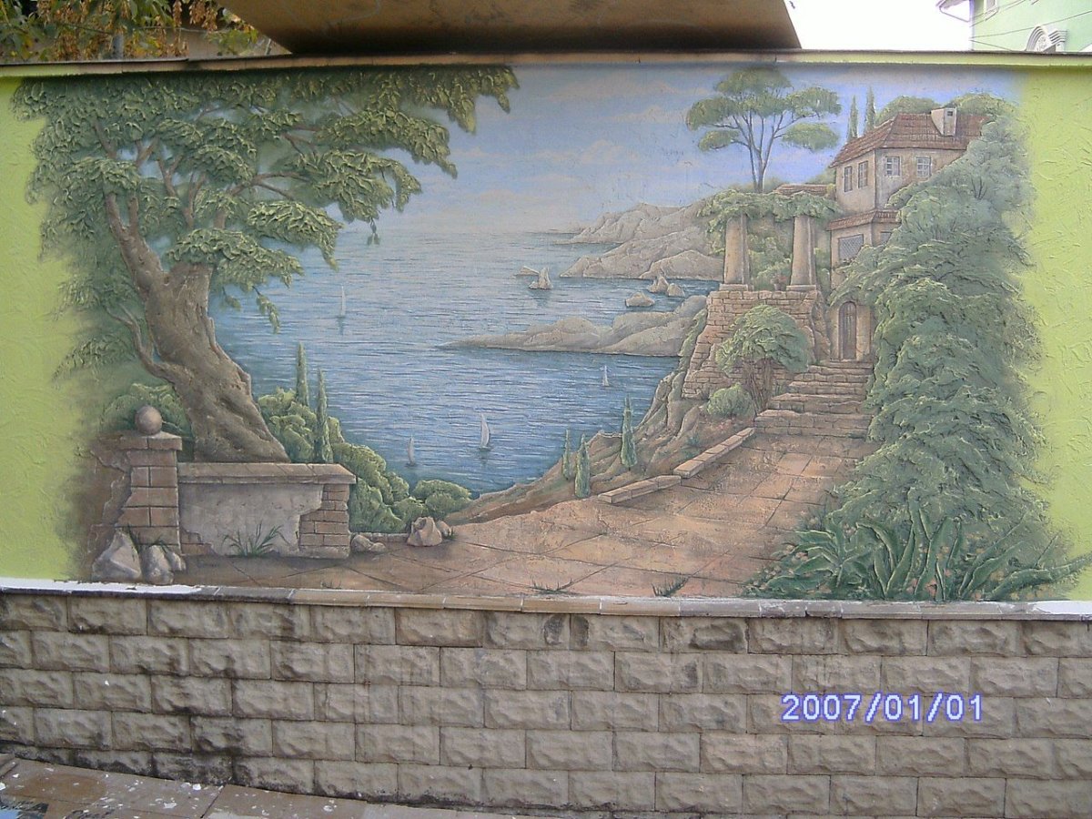 Картины выбитые на стене