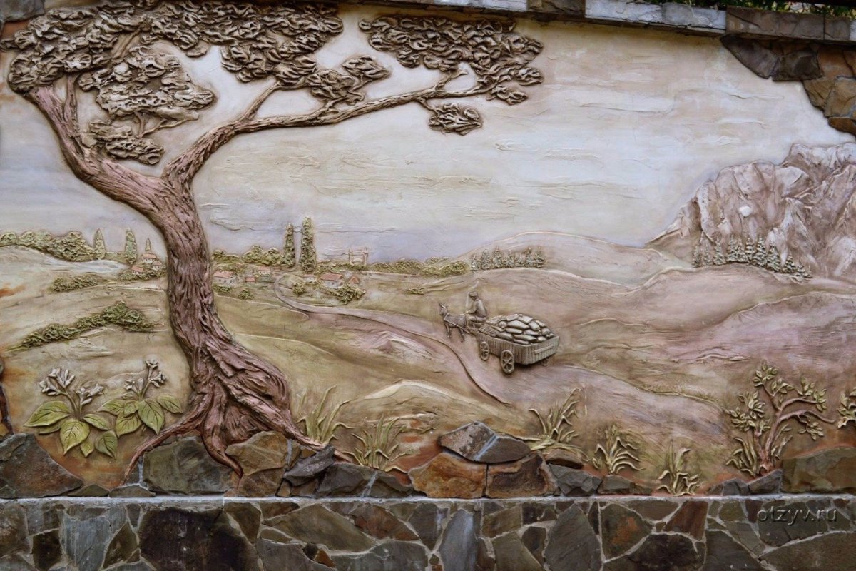 Панно из камней на дереве