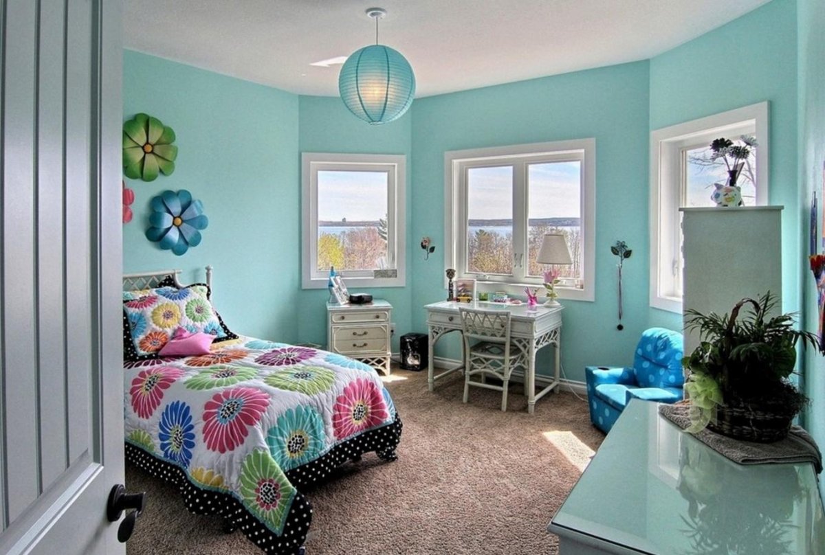 Комната цвета морской волны