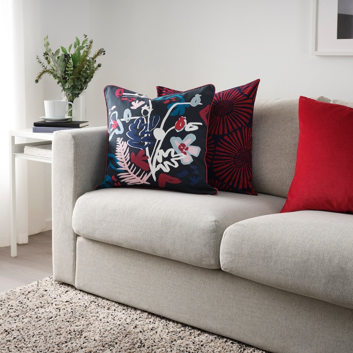 Синие подушки на диван