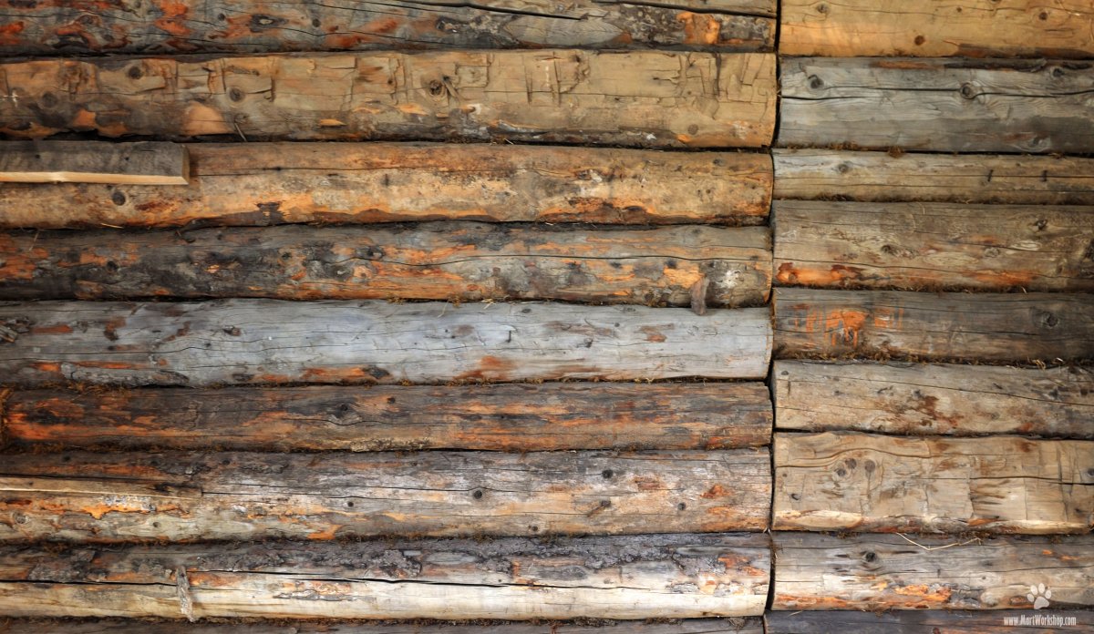 Горбыль на стене в интерьере