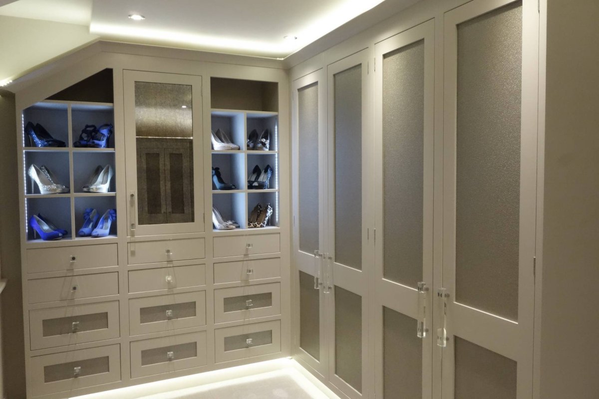 Мягкие панели в спальне с подсветкой