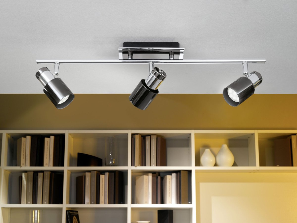 Угловая кухня с подсветкой сверху