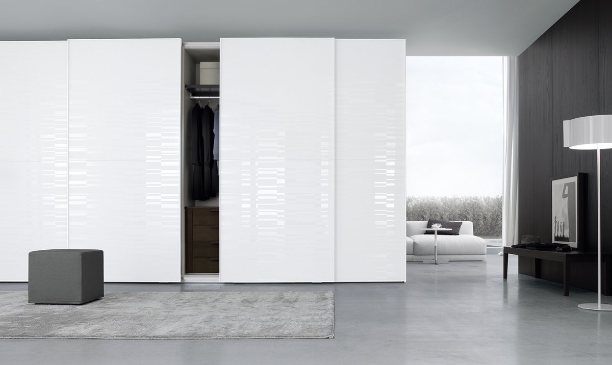 Шкаф со скрытыми ручками