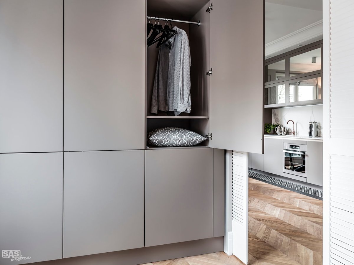 Шкаф с интегрированными ручками