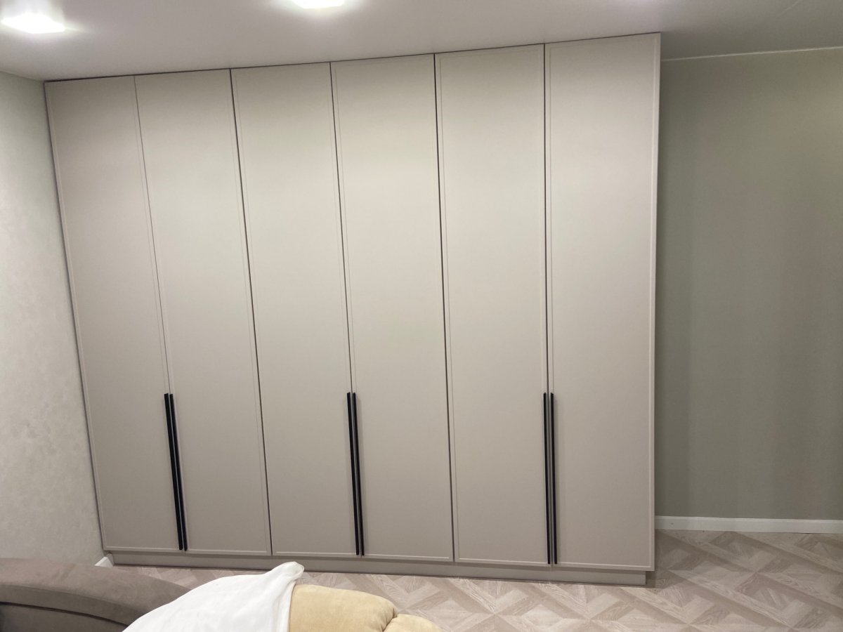 Шкафы замаскированные под стены