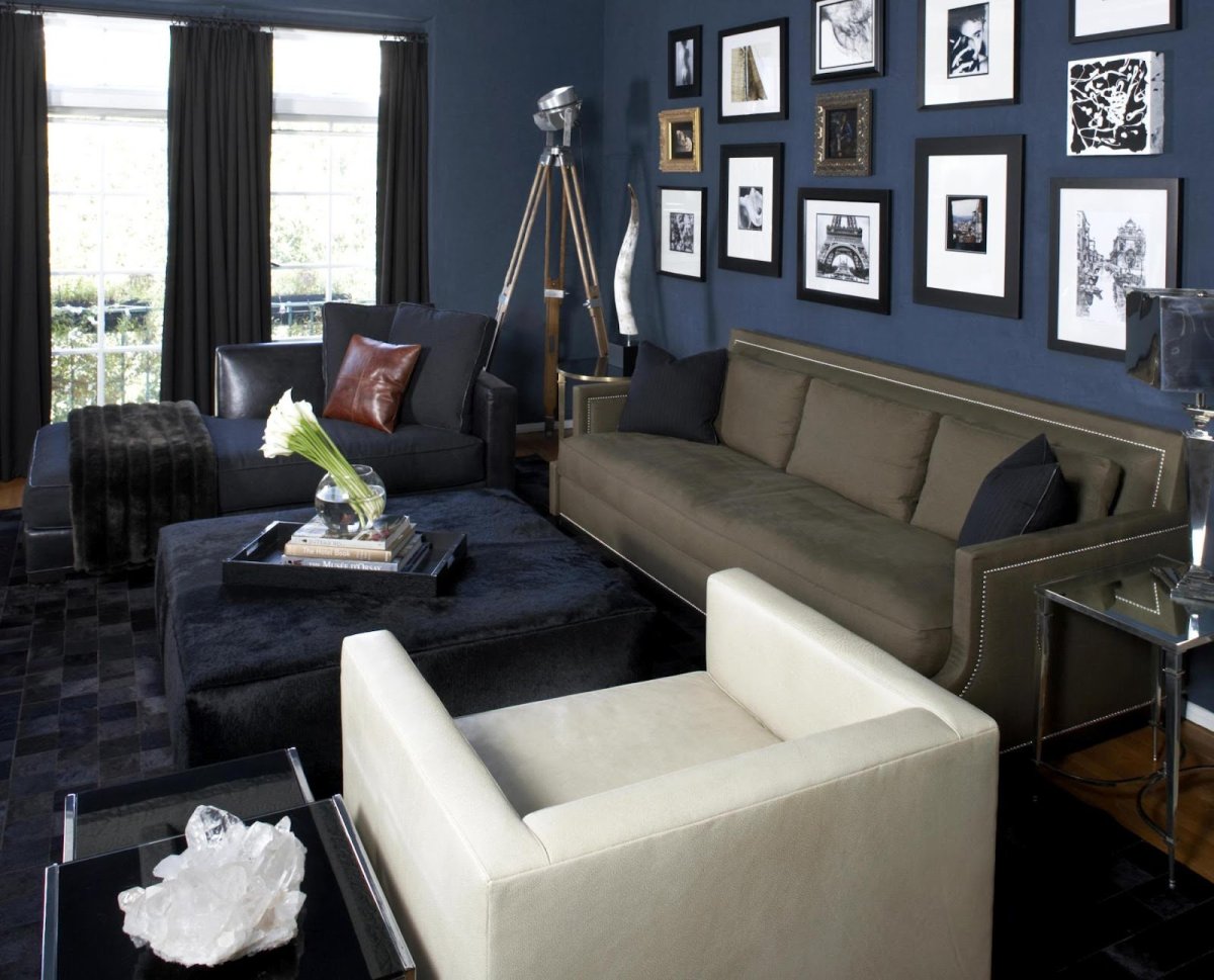 Спальня с одной черной стеной