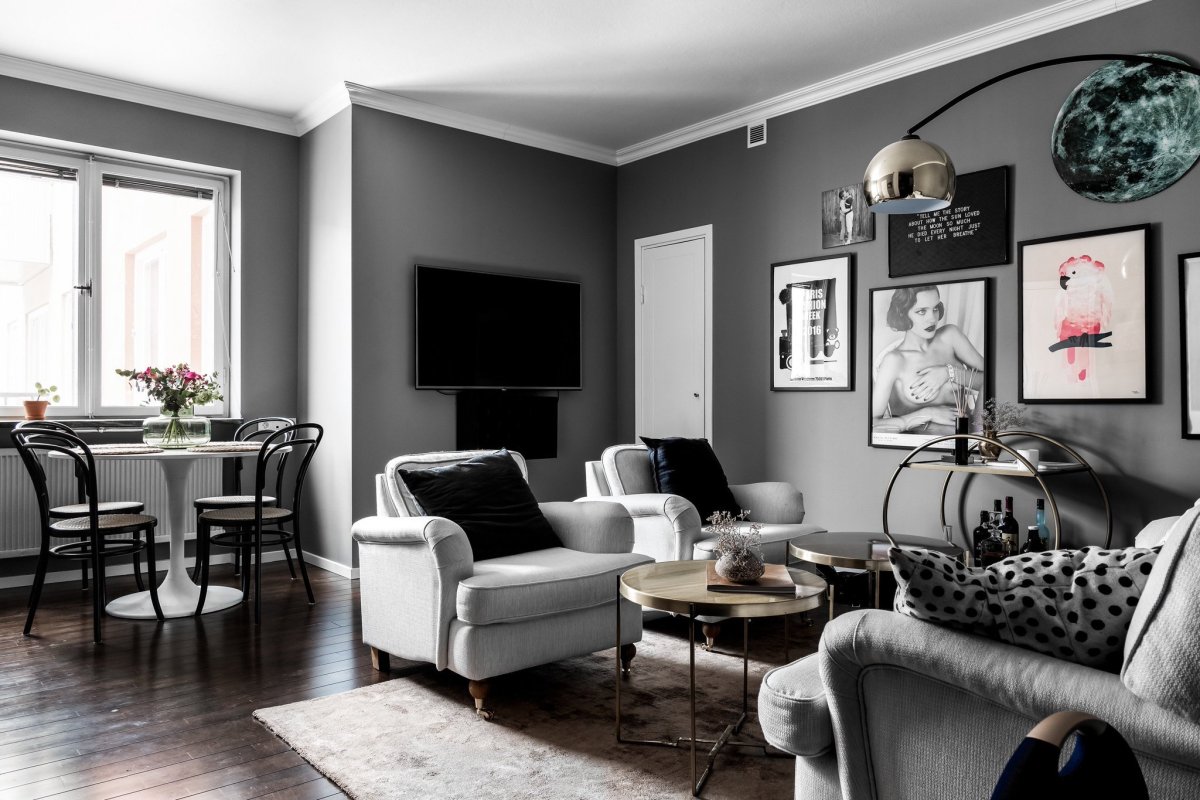 Контрастная серая стена в гостиной