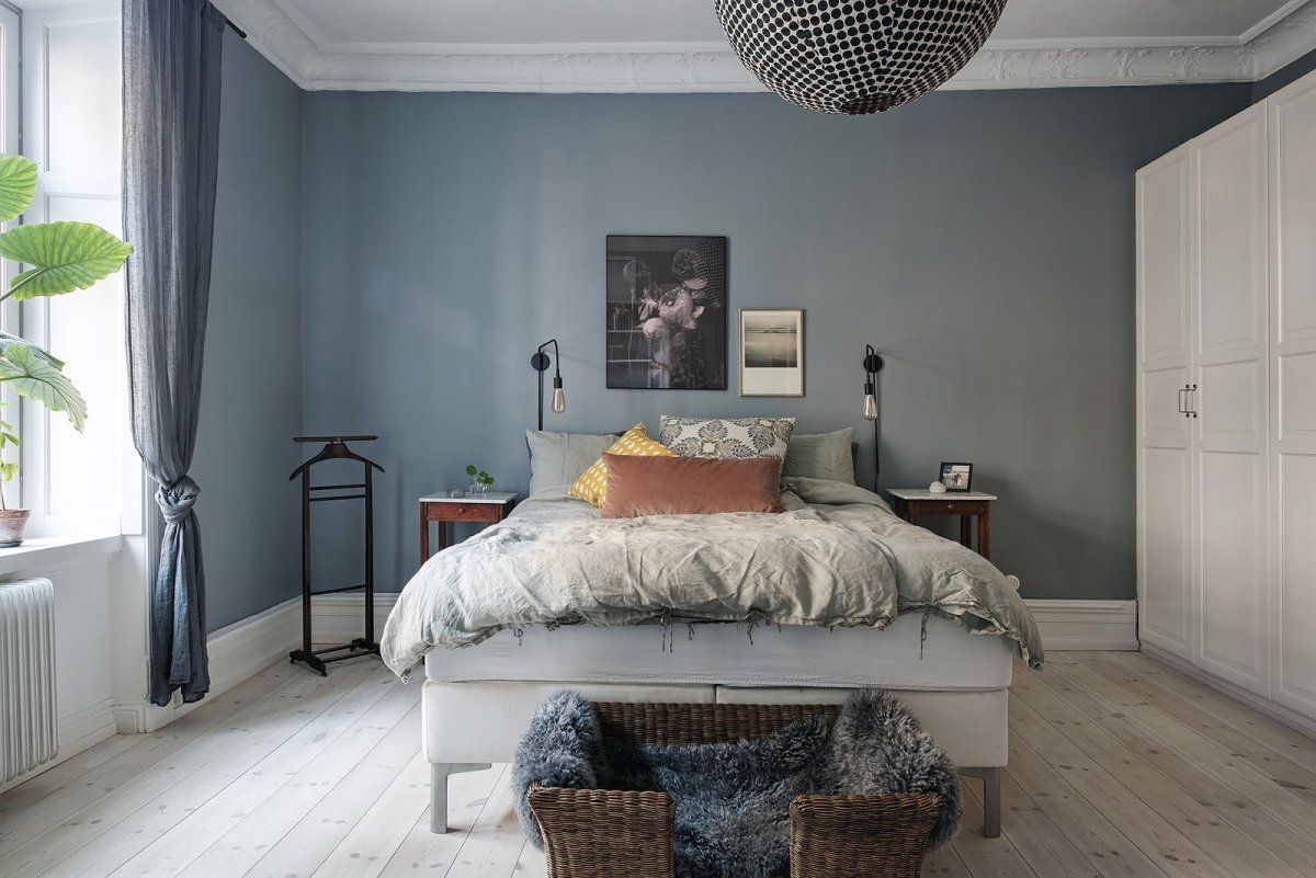 Сине серая спальня