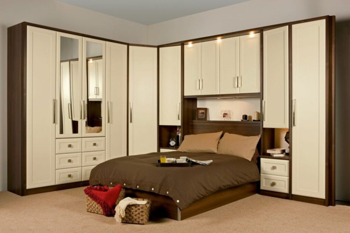 Шкаф над кроватью