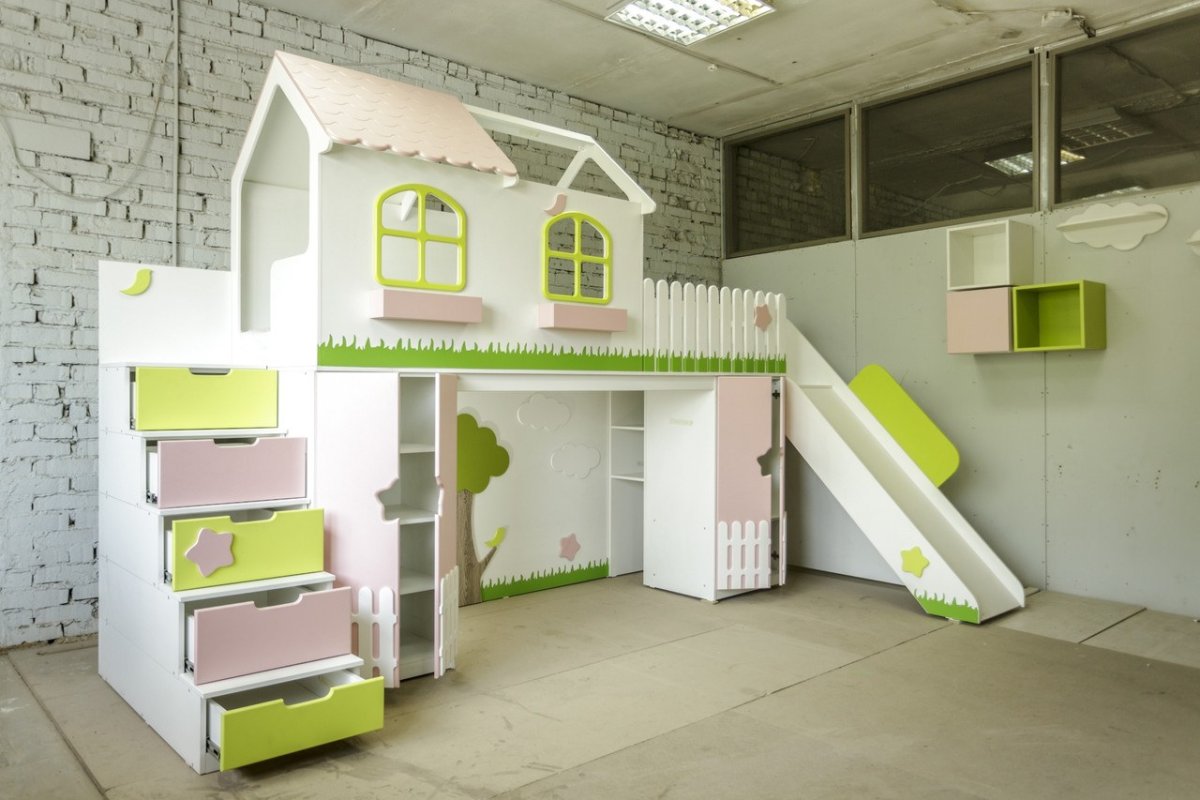 Кровать с домиком на втором этаже