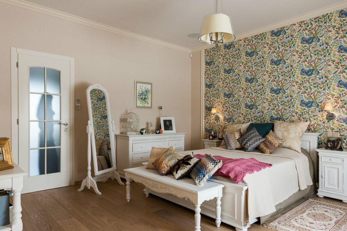 Деревянные панели в интерьере спальни