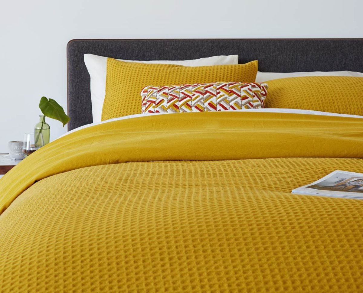 Спальня в желтом стиле