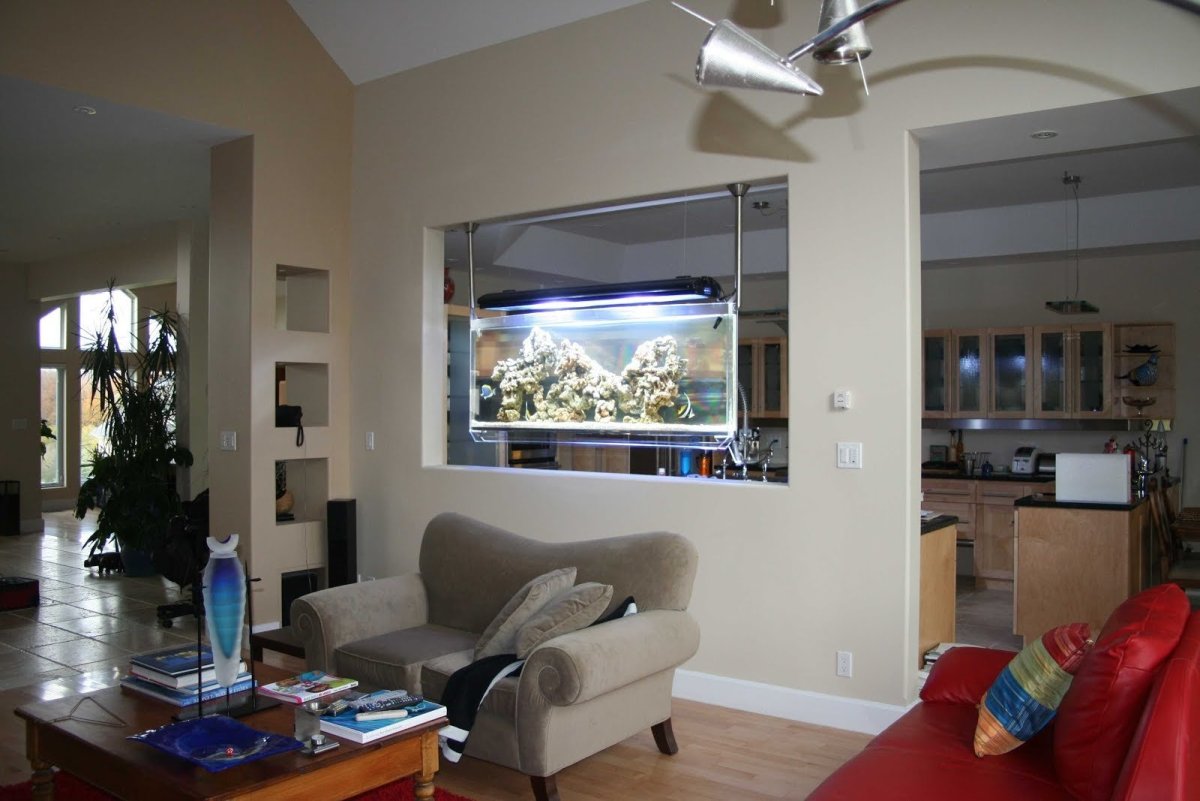 Телевизор в нише