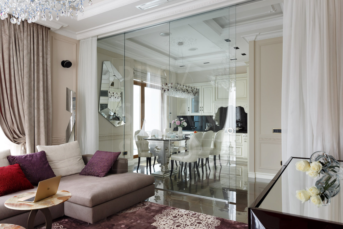 Перегородка с вращающимся телевизором