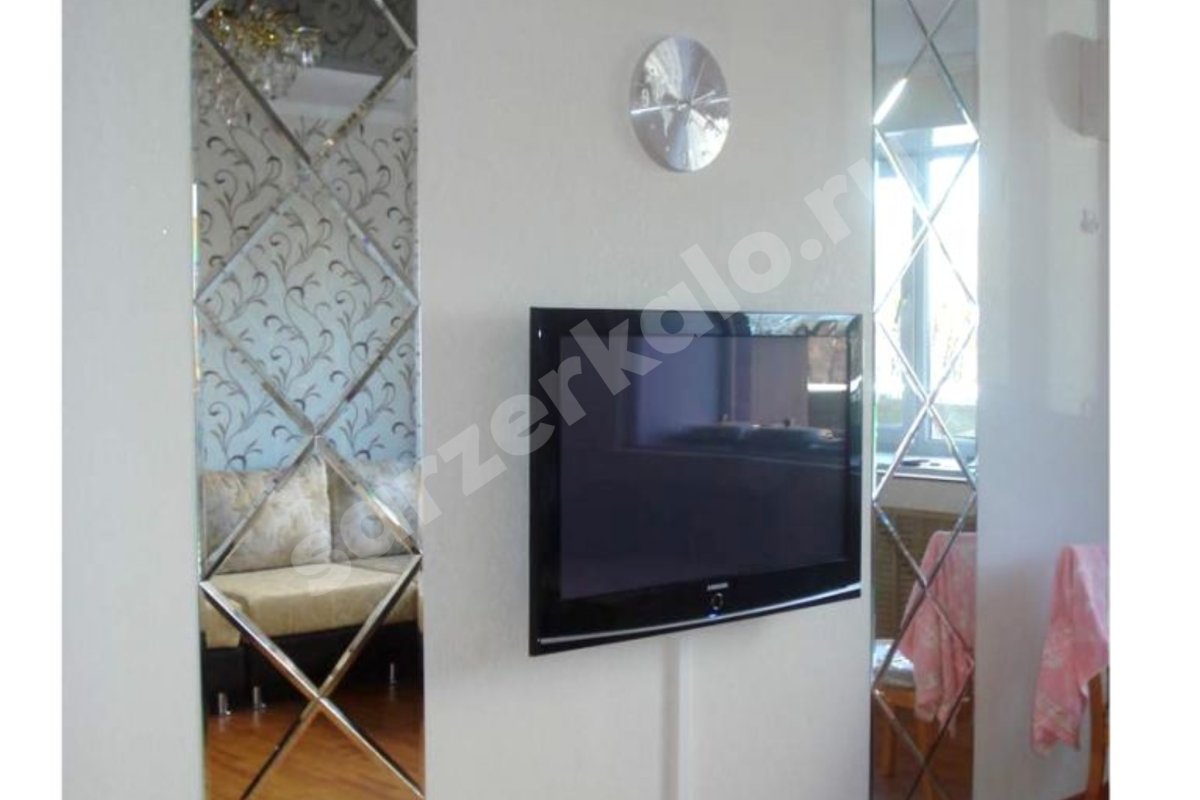 Стеклянная гардеробная в спальне