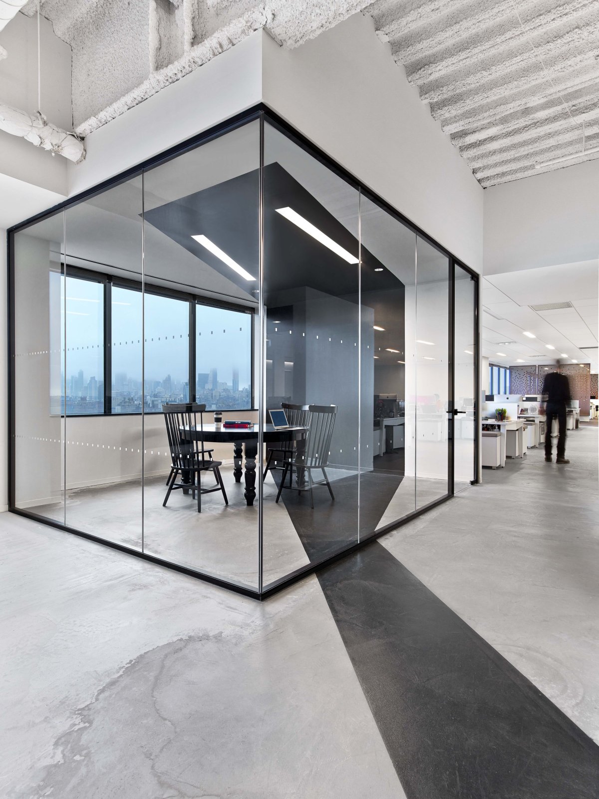 Дизайнерские стеклянные перегородки