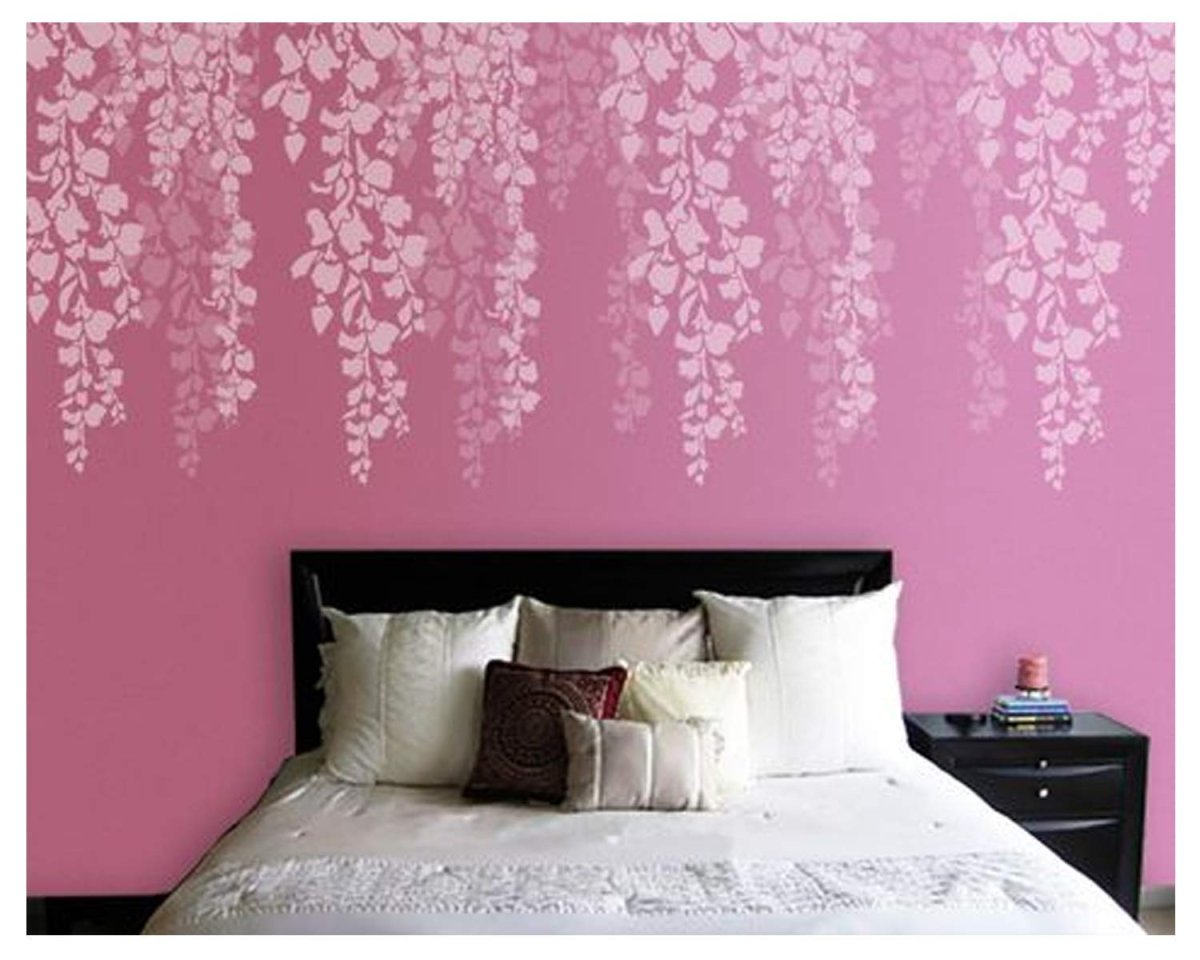 Крашеные стены с трафаретом