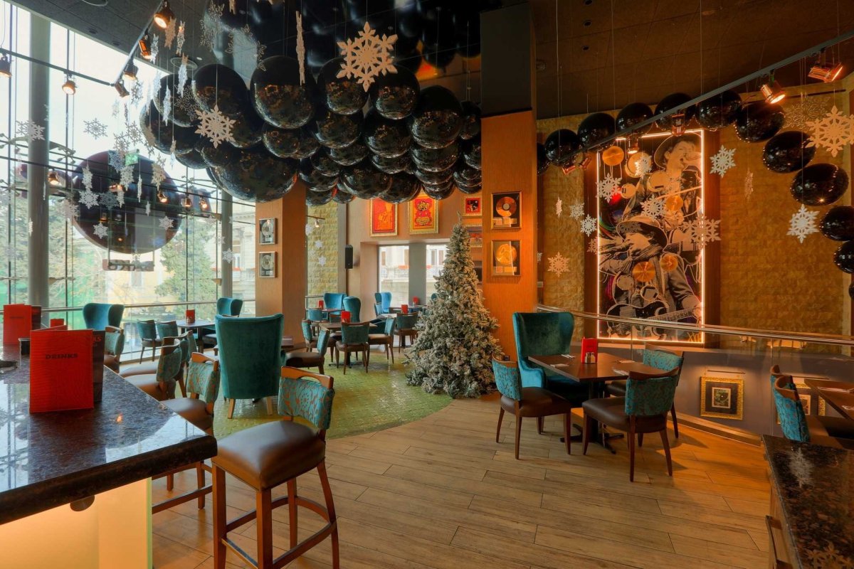 Новогоднее украшение кофейни