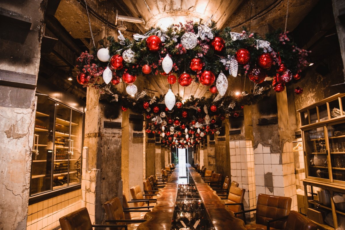 Сезонное украшение ресторана