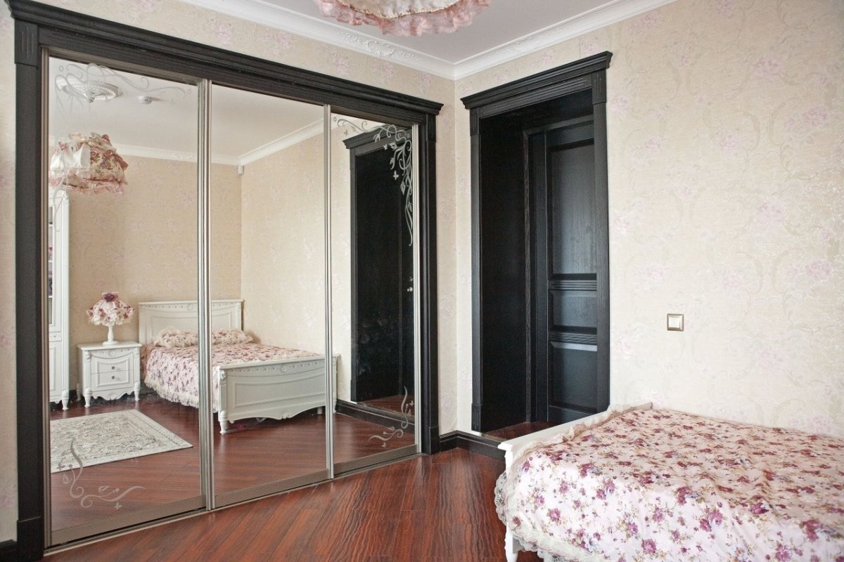 Встроенная стенка в зал из гипсокартона