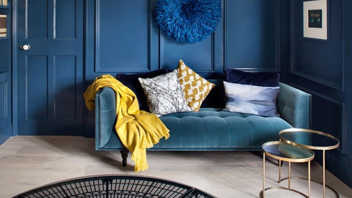 Голубой диван