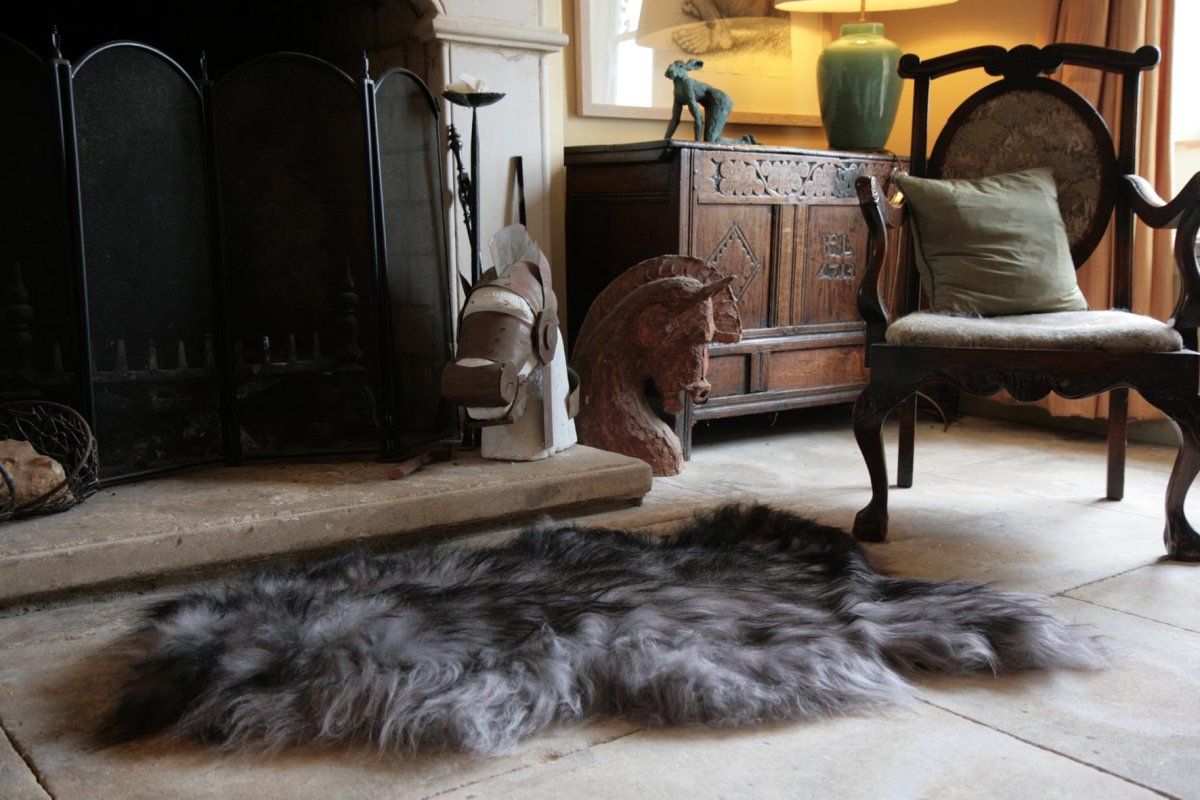 Мохнатые накидки на диван