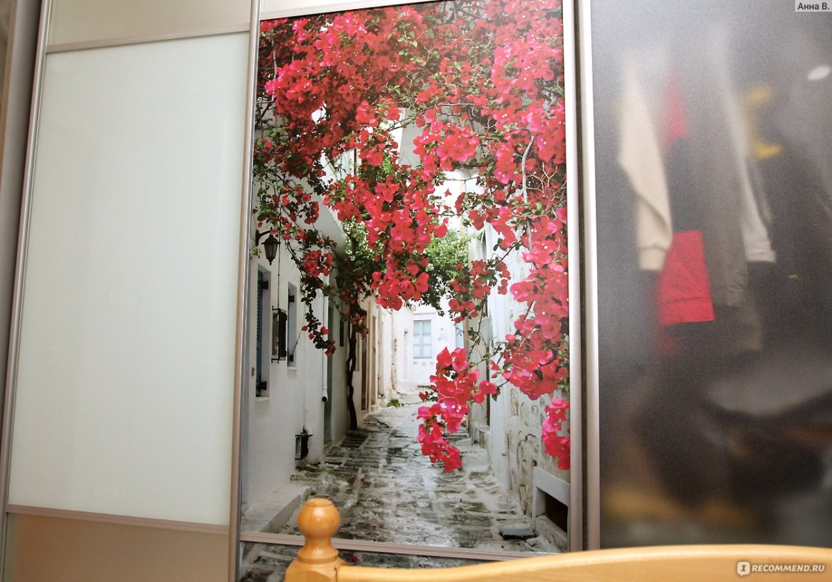 Самоклеящаяся пленка на стекло двери купе