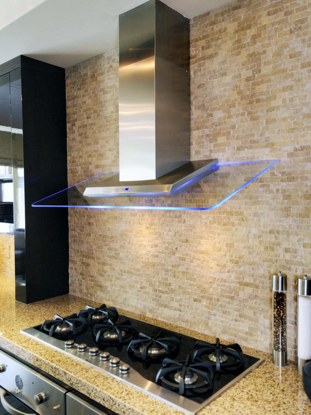 Отделка кухни под камень